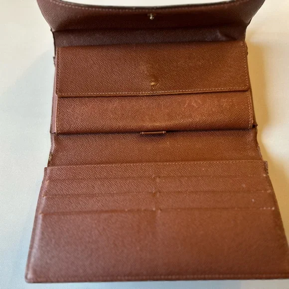Louis Vuitton Wallet - Picture 3 of 11